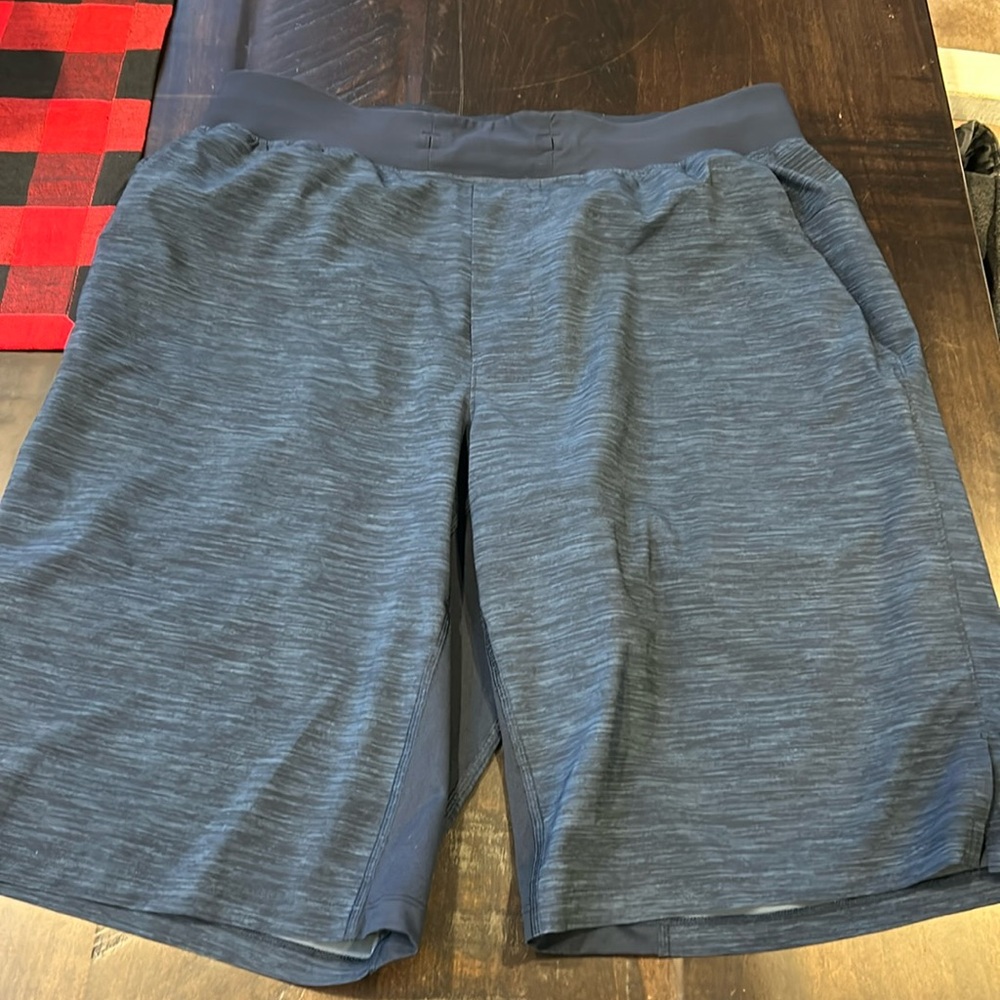 Lululemon  T.H.E. Lineless Shorts Size L